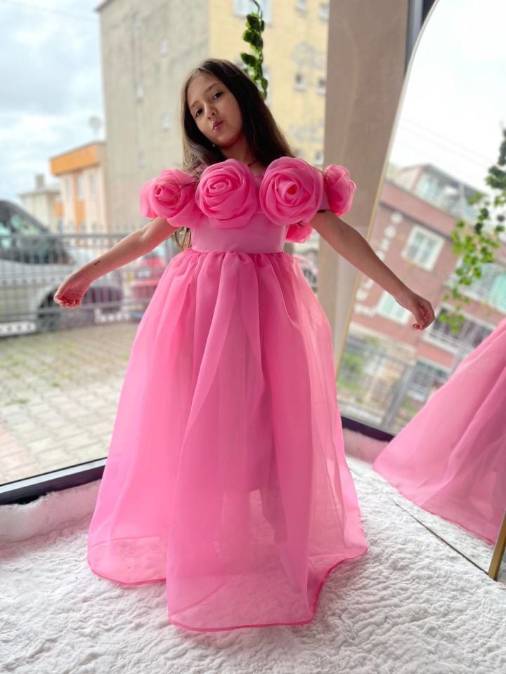 3 Boyut Gül Detaylı Barbie Pembe Uzun Çocuk Abiye Elbise