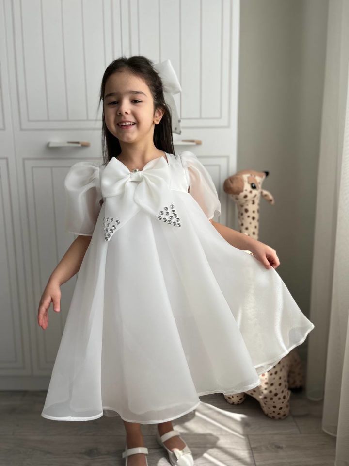 Kız Çocuk Kırık Beyaz Fiyonk Yaka Doğum Günü Elbisesi, Işıltılı VIP Parti Abiye Elbise + Toka