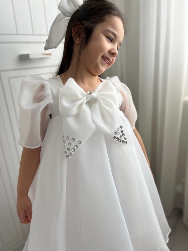 Kız Çocuk Kırık Beyaz Fiyonk Yaka Doğum Günü Elbisesi, Işıltılı VIP Parti Abiye Elbise + Toka