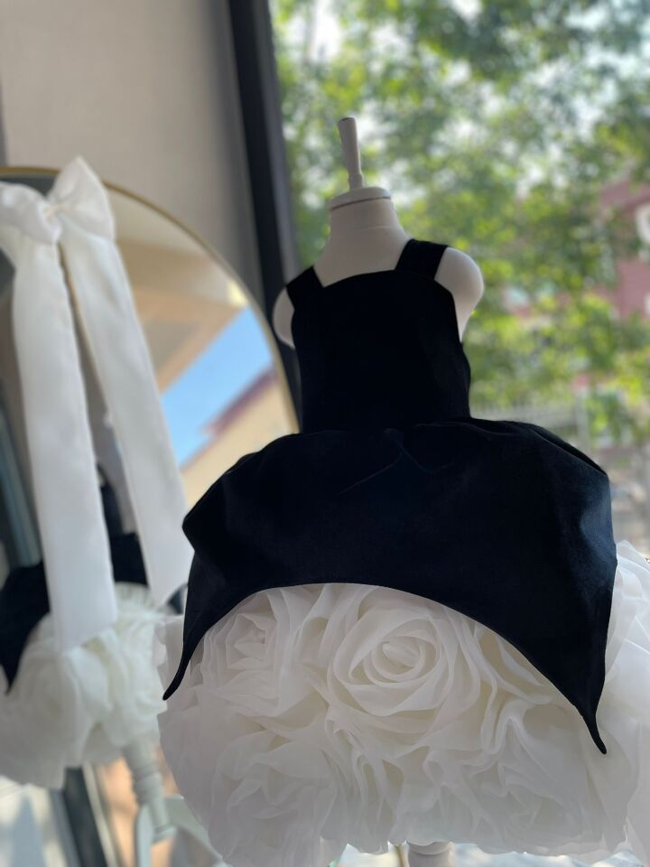 Siyah Beyaz  Kız Çocuk Eteği Gül Motifli Kabarık Özel Tasarım Davet Elbisesi