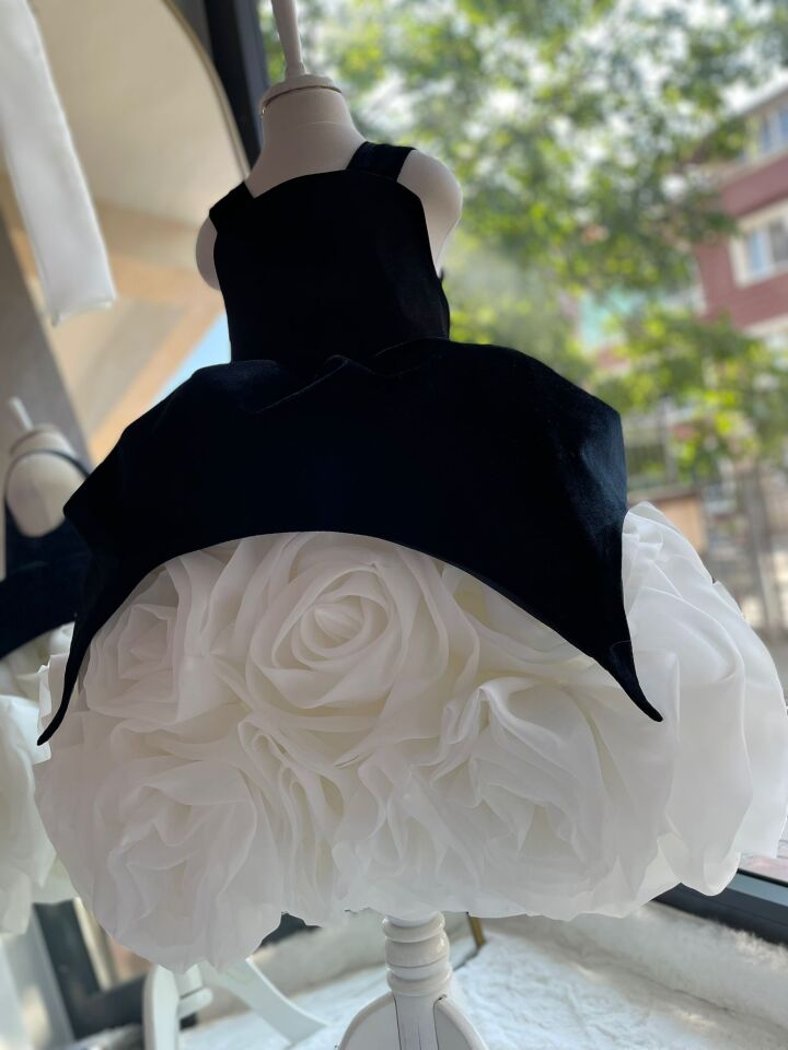 Siyah Beyaz  Kız Çocuk Eteği Gül Motifli Kabarık Özel Tasarım Davet Elbisesi