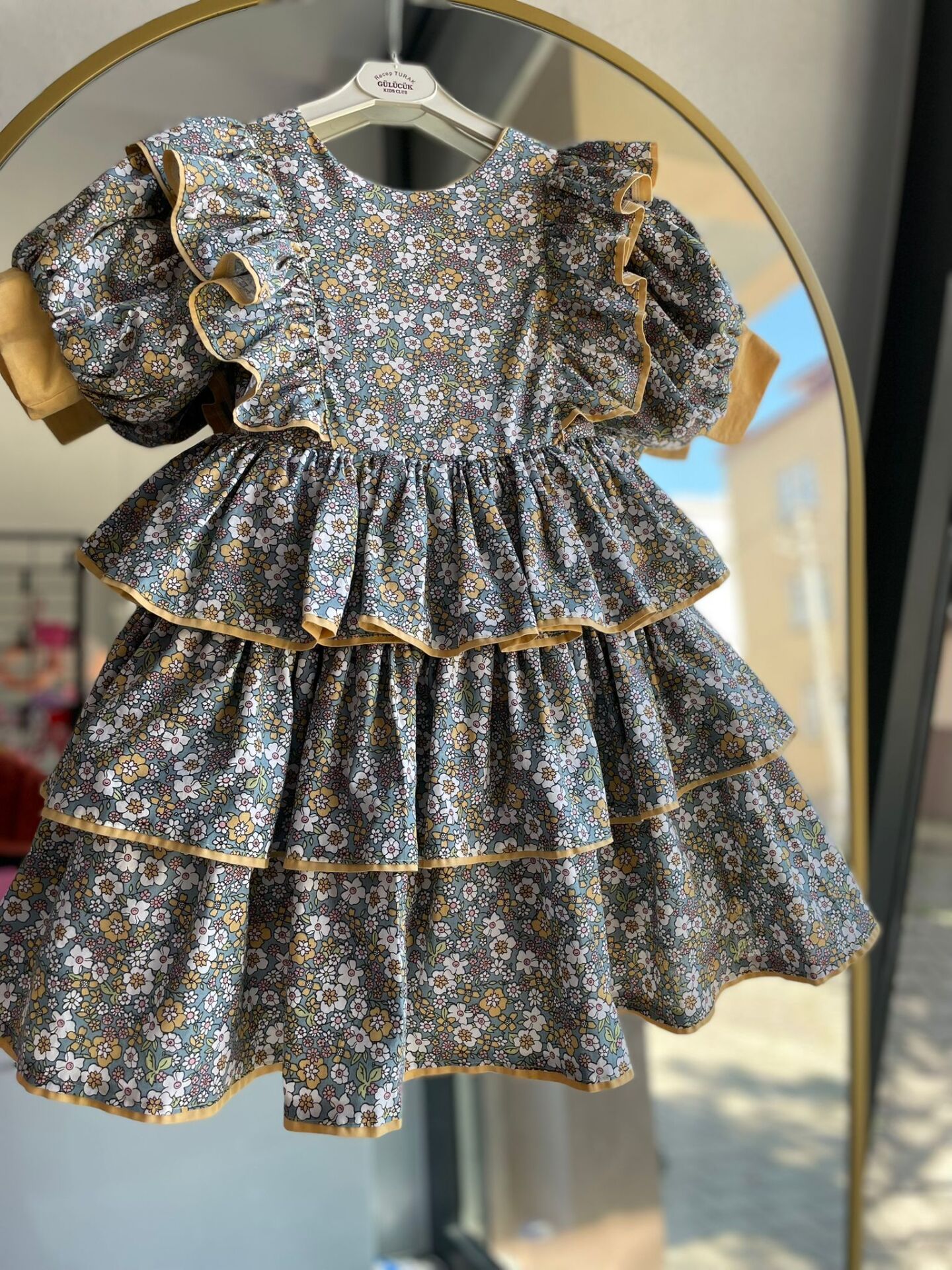 Sarı Çiçekli Poplin Eteği Katlı Vintage Kız Çocuk Elbisesi  (%100 Pamuk )