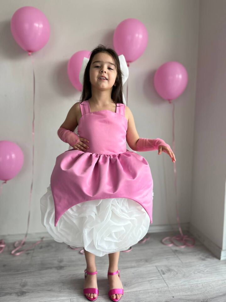 Pembe Saten Eteği Beyaz Gül Motifli Özel Tasarım Kız Çocuk Abiye Doğum Günü Elbisesi + Eldiven+Toka