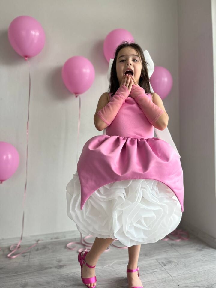 Pembe Saten Eteği Beyaz Gül Motifli Özel Tasarım Kız Çocuk Abiye Doğum Günü Elbisesi + Eldiven+Toka