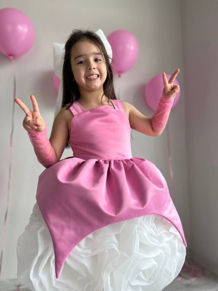 Pembe Saten Eteği Beyaz Gül Motifli Özel Tasarım Kız Çocuk Abiye Doğum Günü Elbisesi + Eldiven+Toka