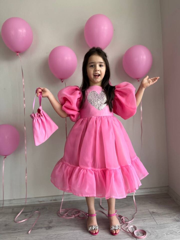 Kız Çocuk Pembe Kalp ve Fırfır Detaylı Karolin Prenses Doğum Günü Abiye Elbise + Çanta+ Toka