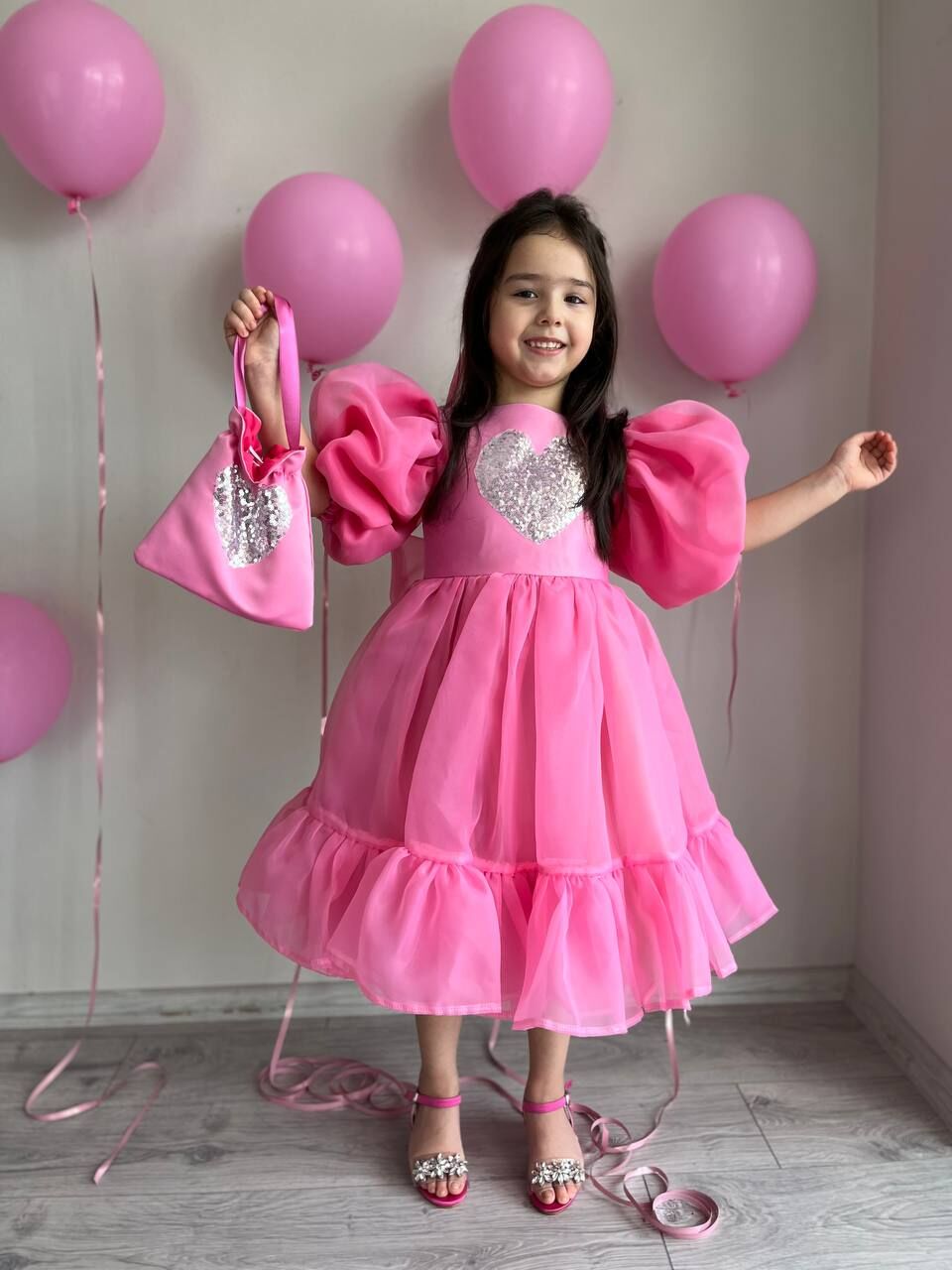 Kız Çocuk Pembe Kalp ve Fırfır Detaylı Karolin Prenses Doğum Günü Abiye Elbise + Çanta+ Toka