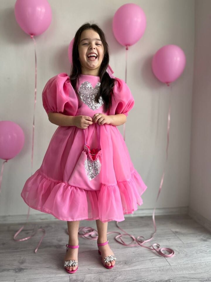 Kız Çocuk Pembe Kalp ve Fırfır Detaylı Karolin Prenses Doğum Günü Abiye Elbise + Çanta+ Toka