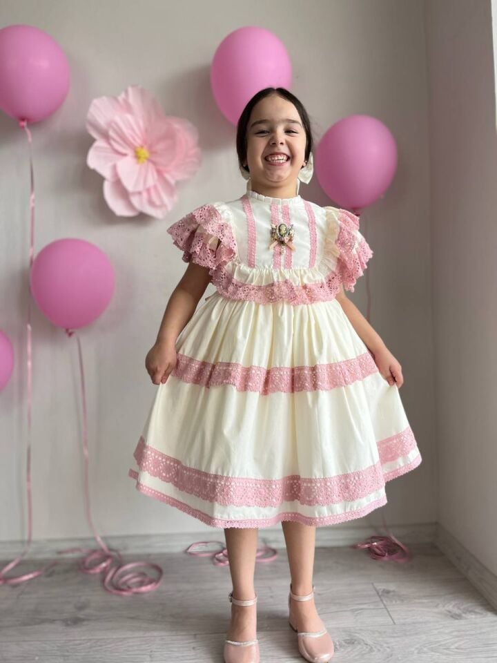 Kız Çocuk Pembe Pamuk Güpür ve Kumaş Detaylı Vintage Özel Doğum Günü Prenses Abiye Elbise+Toka
