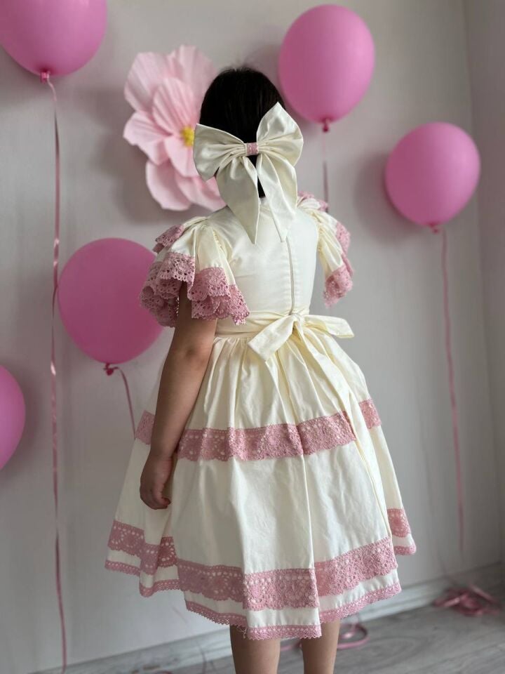 Kız Çocuk Pembe Pamuk Güpür ve Kumaş Detaylı Vintage Özel Doğum Günü Prenses Abiye Elbise+Toka