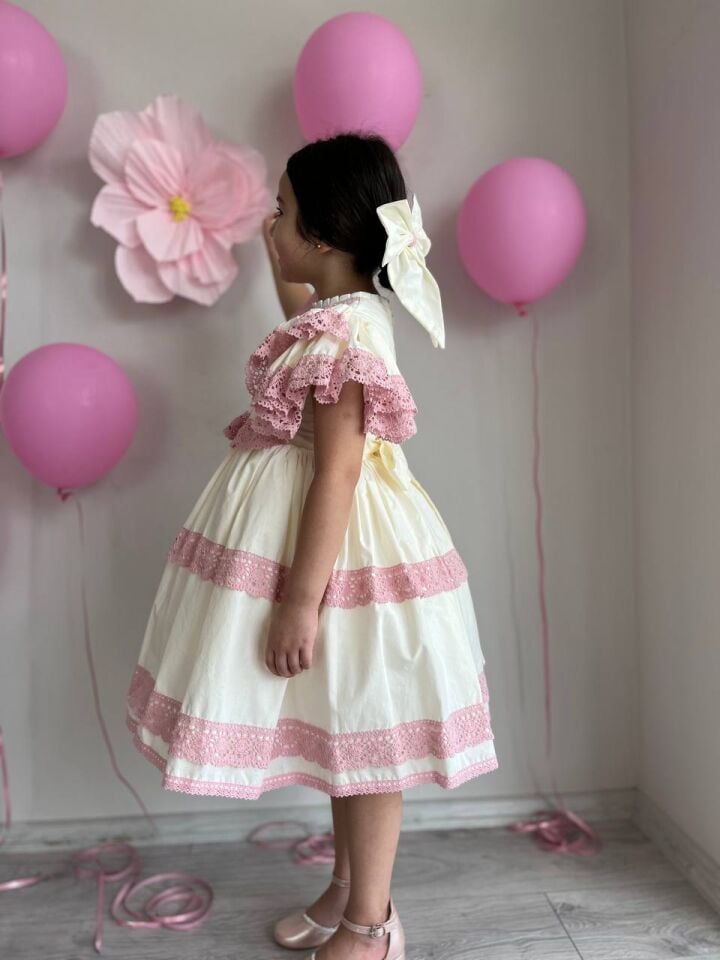 Kız Çocuk Pembe Pamuk Güpür ve Kumaş Detaylı Vintage Özel Doğum Günü Prenses Abiye Elbise+Toka