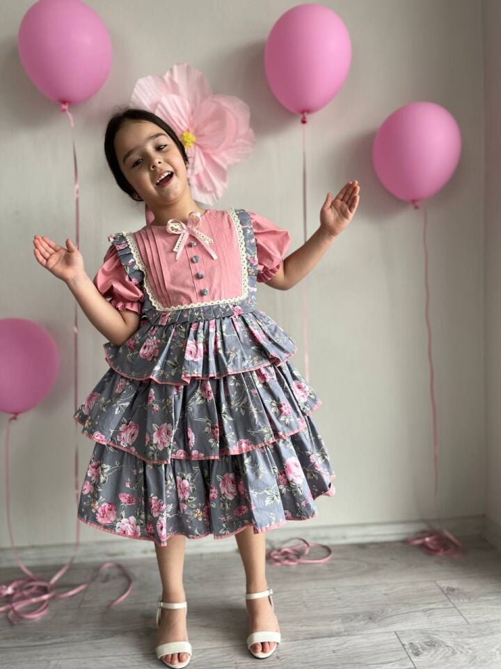 Pembe Gri Çiçekli Kız Çocuk Vintage Eteği Katlı Natural Ham Pamuk Doğum Günü Cosplay Elbise + Toka