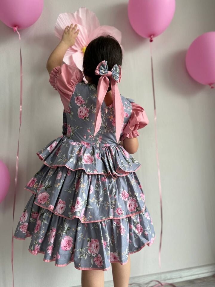 Pembe Gri Çiçekli Kız Çocuk Vintage Eteği Katlı Natural Ham Pamuk Doğum Günü Cosplay Elbise + Toka