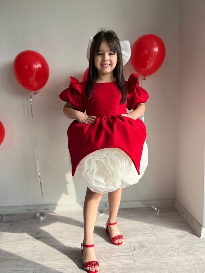 Kırmızı Kadife Eteği Beyaz Gül Motifli Özel Tasarım Kız Çocuk Abiye Doğum Günü Elbisesi +Toka