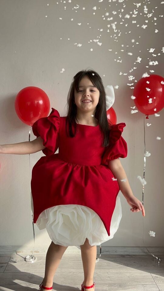 Kırmızı Kadife Eteği Beyaz Gül Motifli Özel Tasarım Kız Çocuk Abiye Doğum Günü Elbisesi +Toka
