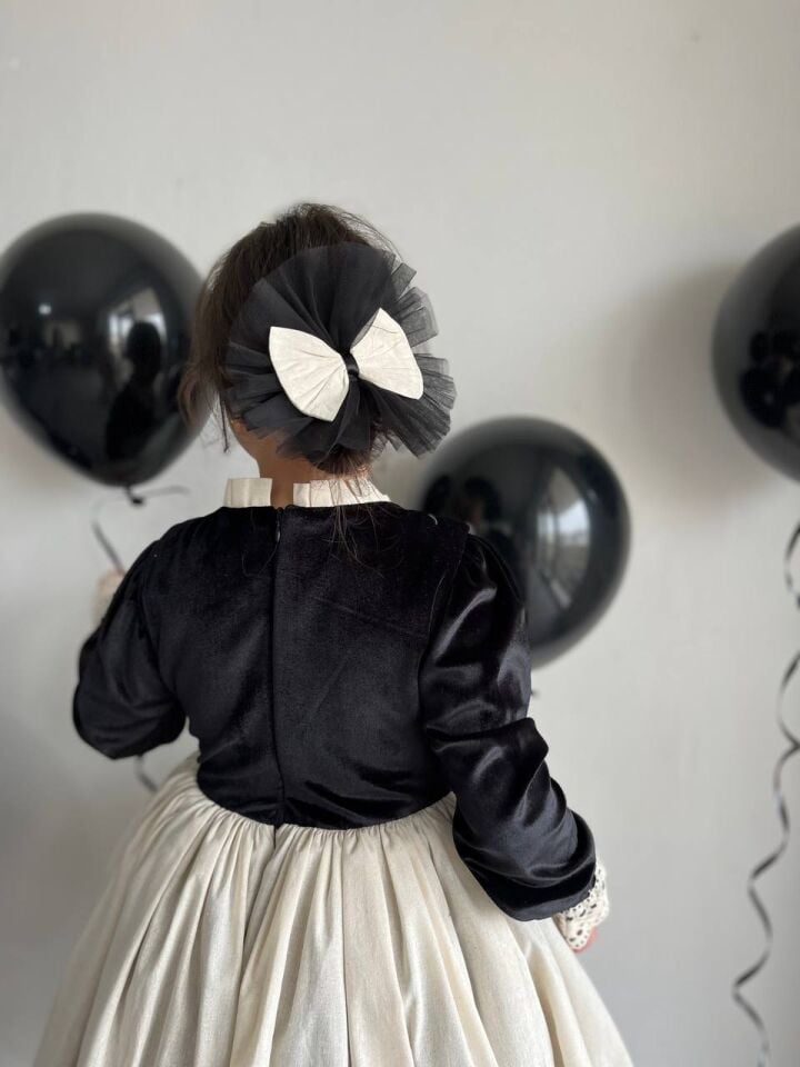 Kız Çocuk Premium Deluxe Siyah Kadife Bağcıklı Yelek Detaylı Özel Gün Cosplay Elbisesi + Toka