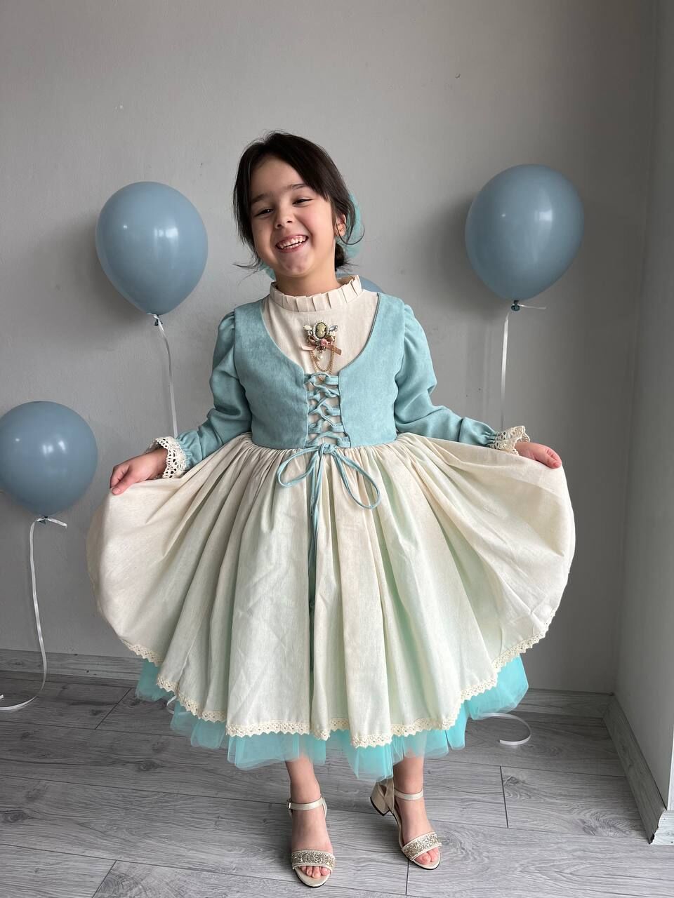 Kız Çocuk Premium Deluxe Su Yeşili Bağcıklı Yelek Detaylı Özel Gün Cosplay Elbisesi + Toka