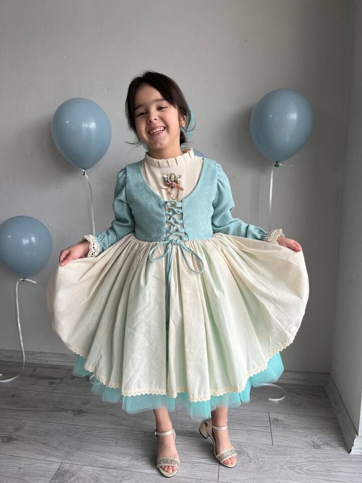 Kız Çocuk Premium Deluxe Su Yeşili Bağcıklı Yelek Detaylı Özel Gün Cosplay Elbisesi + Toka