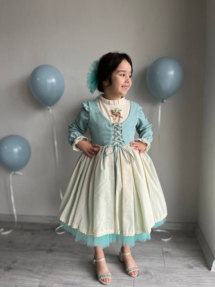 Kız Çocuk Premium Deluxe Su Yeşili Bağcıklı Yelek Detaylı Özel Gün Cosplay Elbisesi + Toka